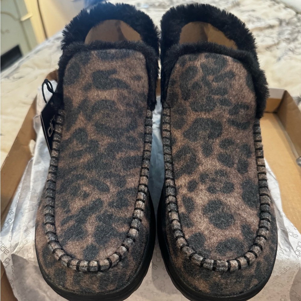 Hey Dude Cheetah Pattern Ankle Booties with Dark Trim